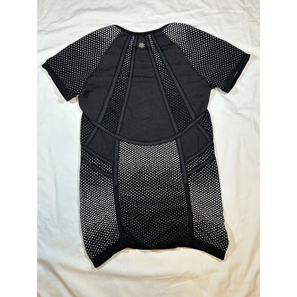 Athleta Womens Diamond Fastest Track Tee Black/White Dots Pullover Top Size Med - Picture 2 of 9